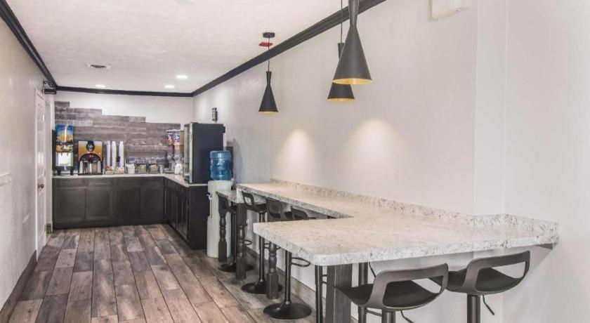 Americas Best Value Inn Alliance Zewnętrze zdjęcie